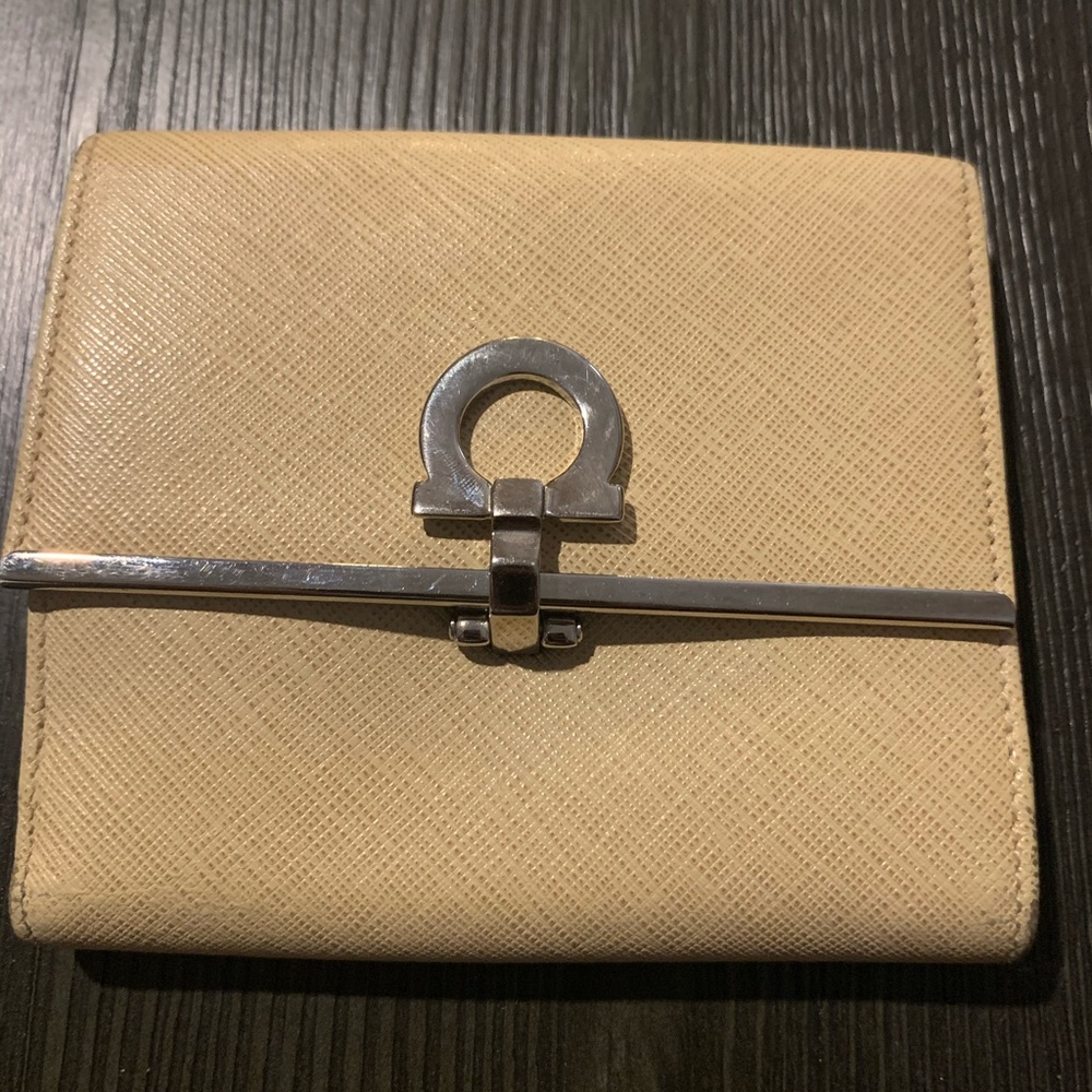💯 Authentic Ferragamo, Gancini Compact Wallet